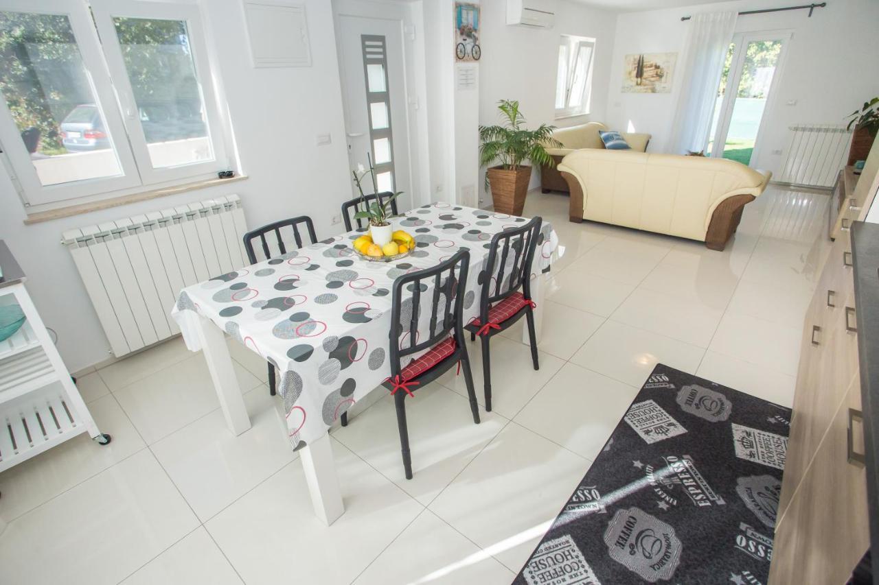 Zagar Apartment Πόρετς Εξωτερικό φωτογραφία