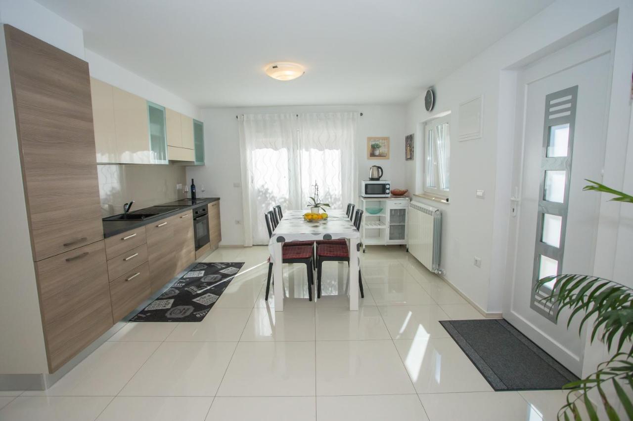 Zagar Apartment Πόρετς Εξωτερικό φωτογραφία