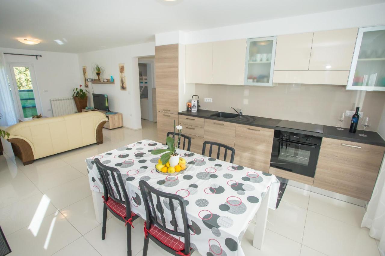 Zagar Apartment Πόρετς Εξωτερικό φωτογραφία